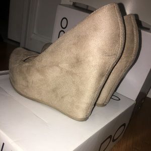 Aldo nude wedges! Supper comfy
